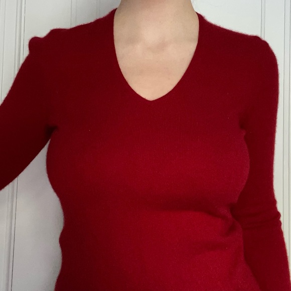 red cashmere vneck - Picture 3 of 12